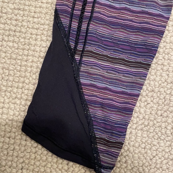 💓LULULEMON💓 leggings size 0 purple Capri stripes - Picture 3 of 5